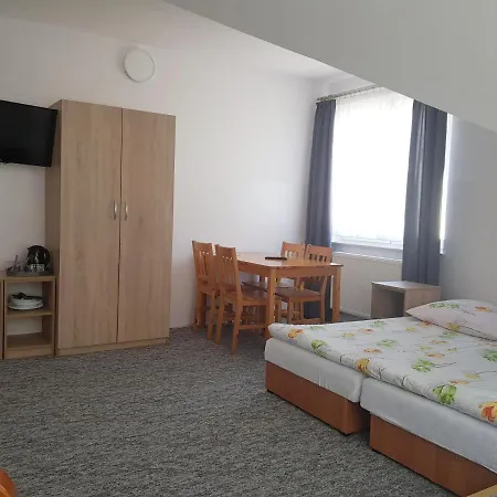 Osrodek Kolonijno - Wypoczynkowy Ania *
