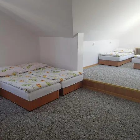 Ośrodek Kolonijno - Wypoczynkowy Ania Kompleks wypoczynkowy *