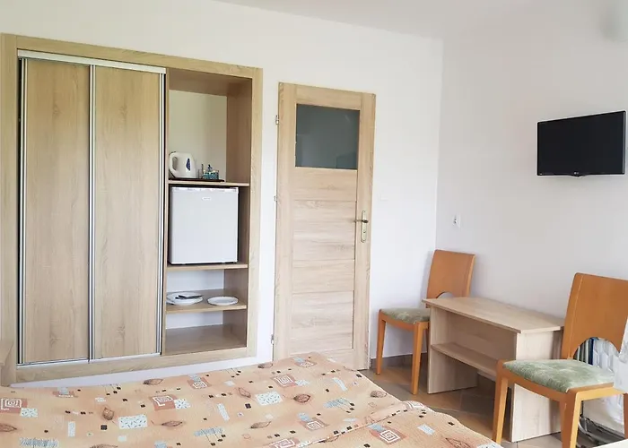 Ośrodek Kolonijno - Wypoczynkowy Ania Kompleks wypoczynkowy *